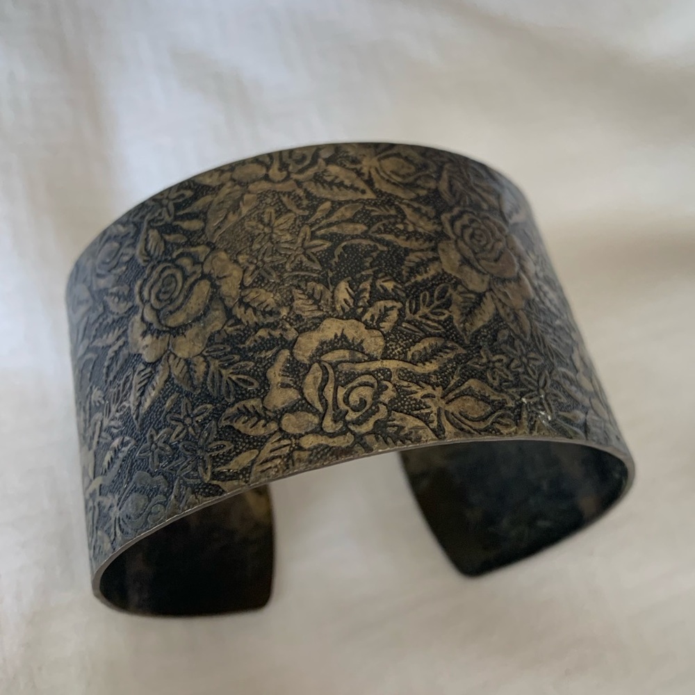 Beautiful bronze floral cuff bracelet!